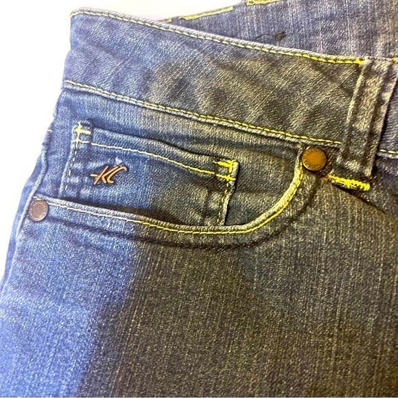 Kenneth COLE Boot Cut Jeans Size 26 Preloved with Some Wear Stretchy Light Denim - Picture 9 of 13